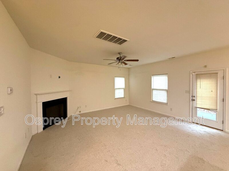 Spacious 4BR Home with Large Fenced Yard & Prime Location  - Photo 7