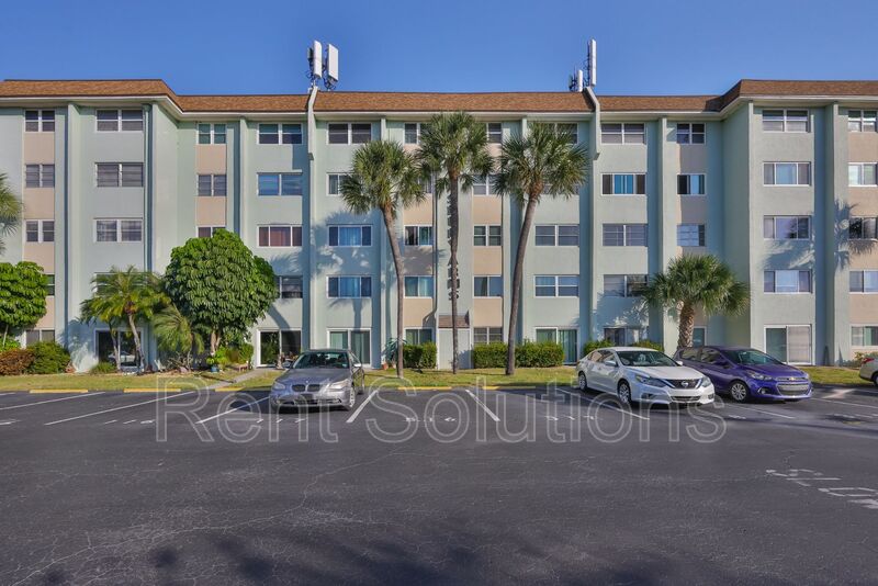 St. Petersburg Condo: 801 83rd Ave N