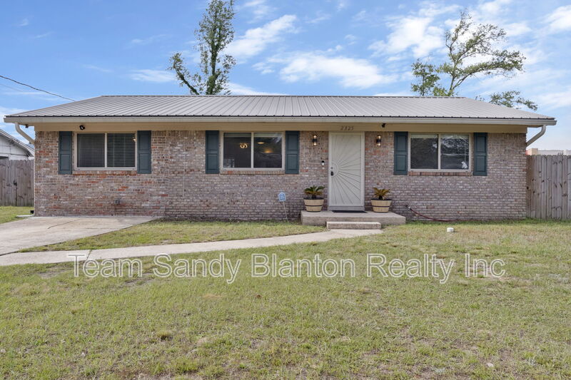 Pensacola House: 2325 Merle Circle