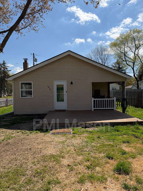 Pasadena House: 7810 East Road