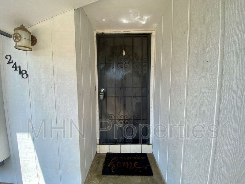 ADORABLE 3 bed/1 bath/1 car garage move-in ready home, located minutes from 410! - Photo 2