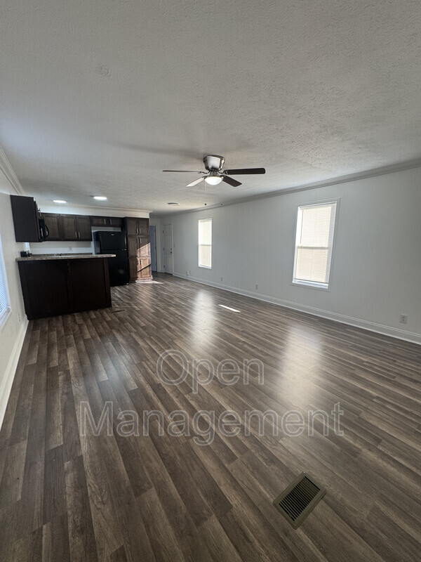 Kansas House: 8701 NE 107th Pl