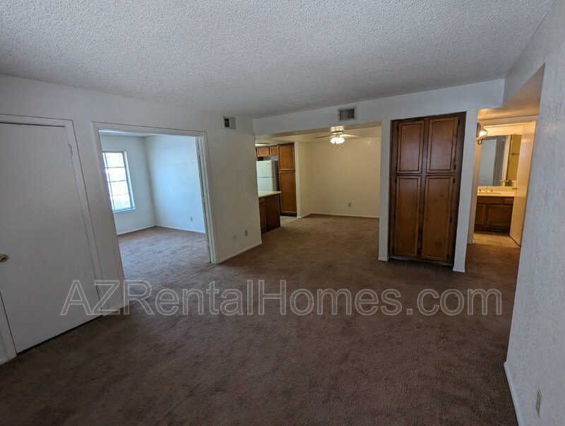 Tempe Condo: 1905 E University Dr