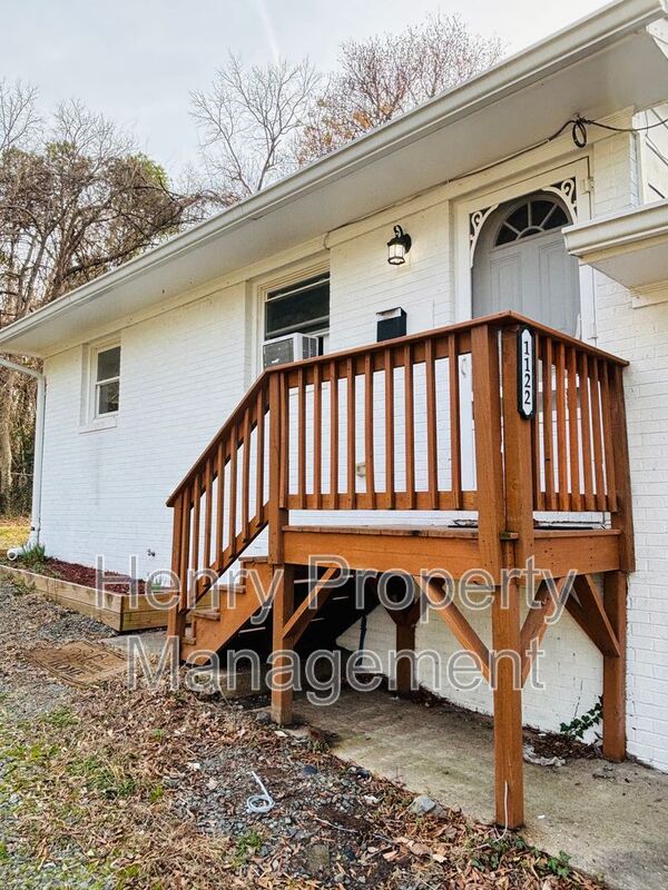 Durham House: 1122 Drew Street
