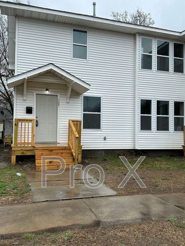 Joplin House: 125-127 S Connor Ave