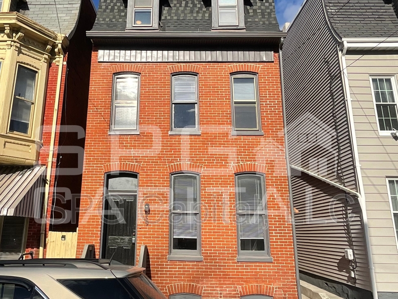 York Condo: 659 W Philadelphia St, York - 1st Fl