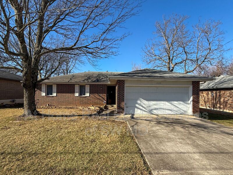 Springfield House: 1425 S Arcadia