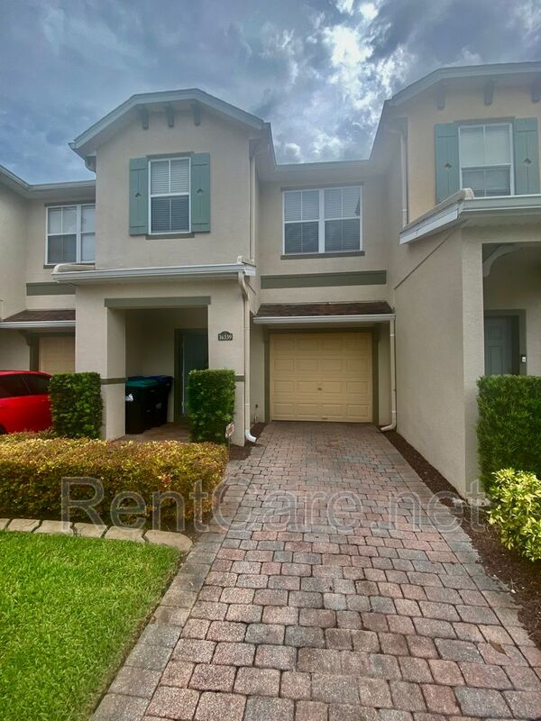 Orlando House: 16339 Old Ash Loop