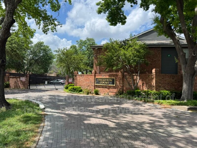 Dallas Condo: 18333 Roehampton