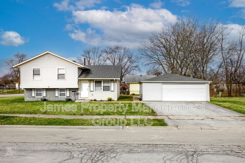 Richton Park House: 22050 East Churchill Drive