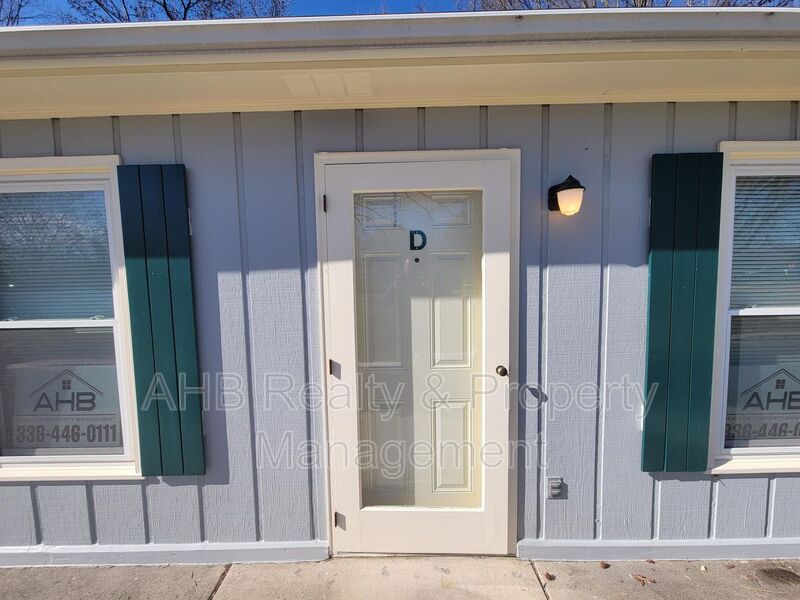 Burlington House: 309 Somers Ave D
