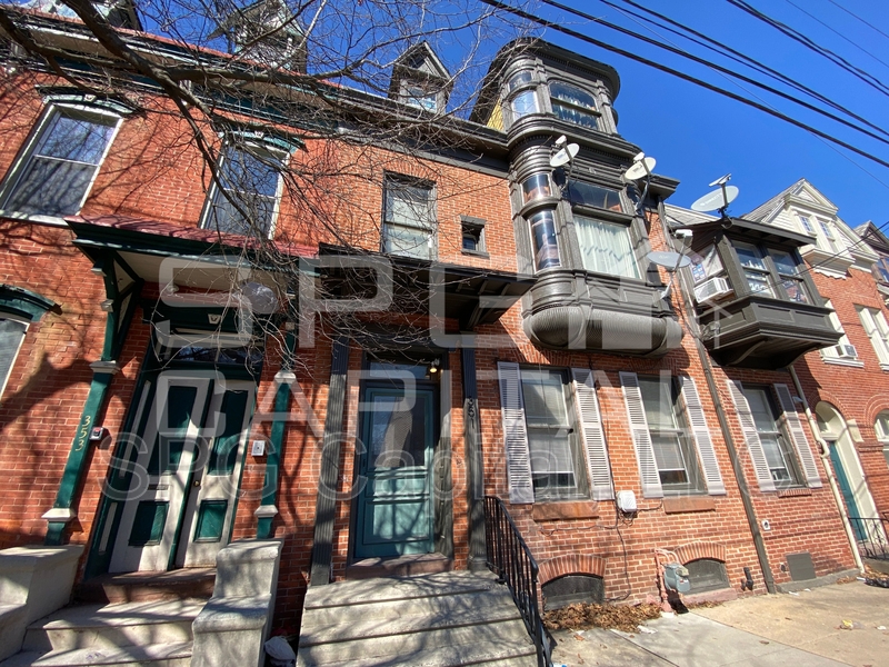 York Condo: 351 West King Street - Apt 1