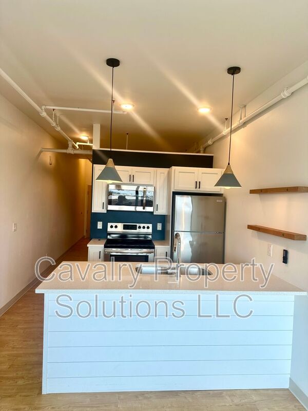 Duluth House: 1831 West Michigan Street