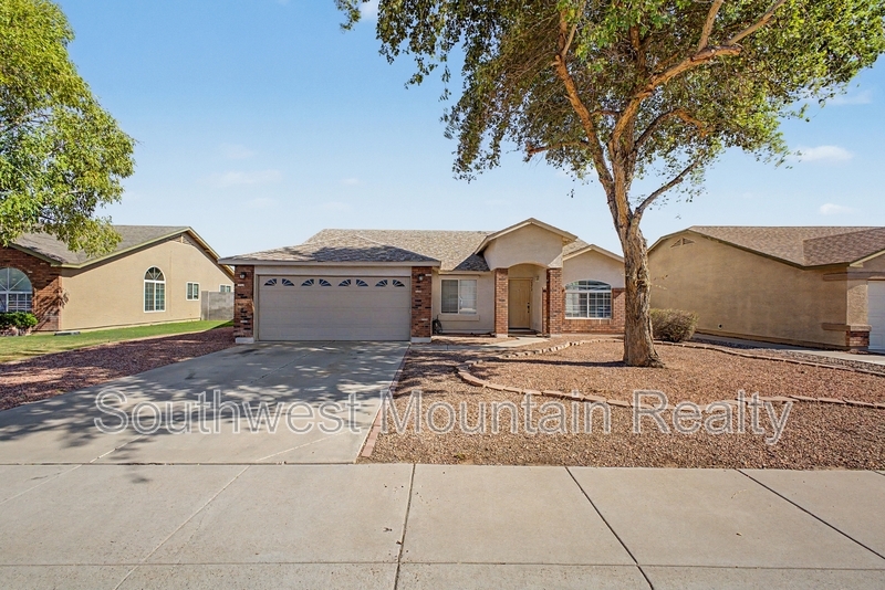 Chandler House: 2272 E Remington Pl