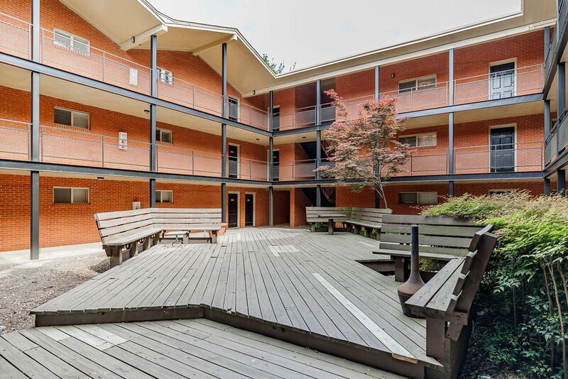 Athens House: 250 Little Street