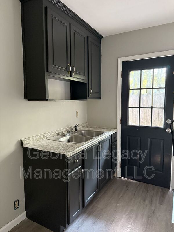 Toccoa House: 44 Andrews Court