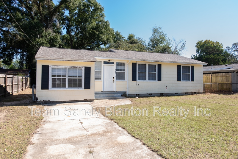 Pensacola House: 802 Rue Max Street