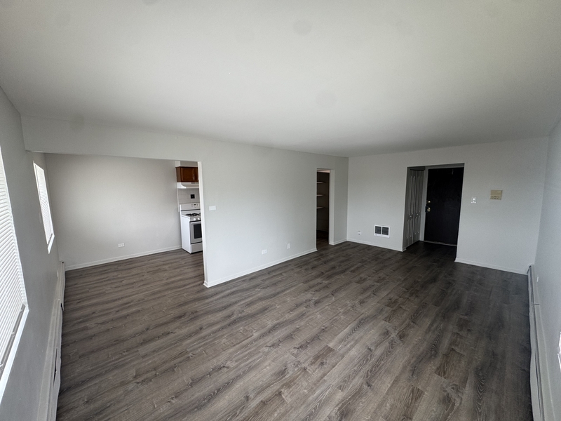 Calumet City Condo: 495 Madison Avenue - 3B