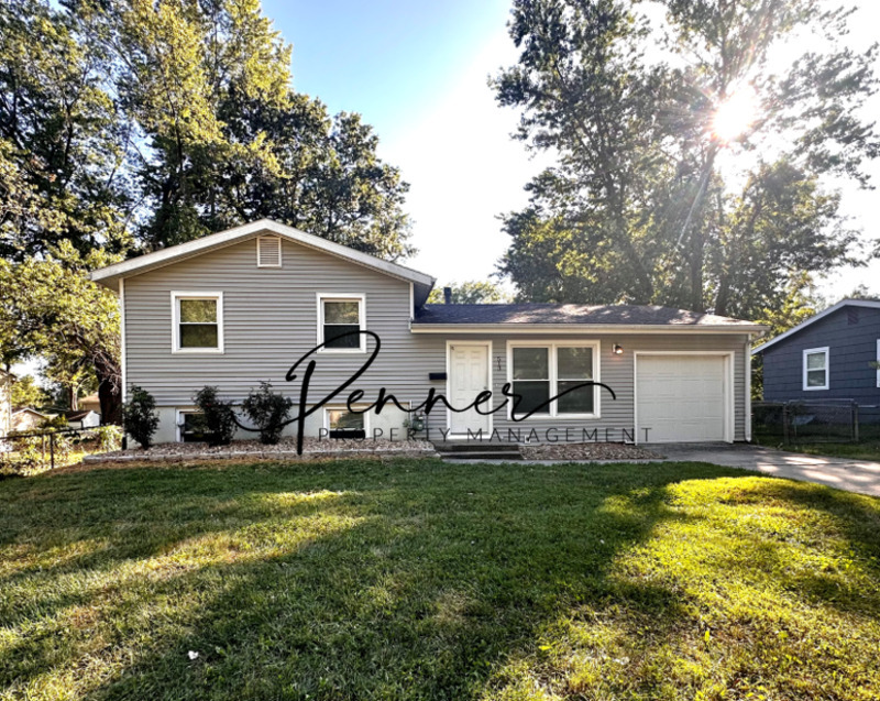 Lees Summit House: 513 NW WARD LN