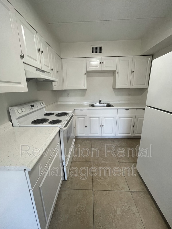 1625 Espanola Ave Apt 108 Holly Hill FL 32117-1751 - Photo 5