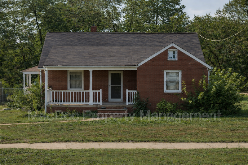 Fredericksburg House: 4716 Plank Rd