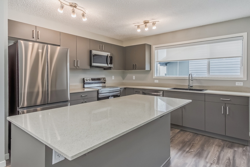 Edmonton House: 15675 18 Avenue Southwest