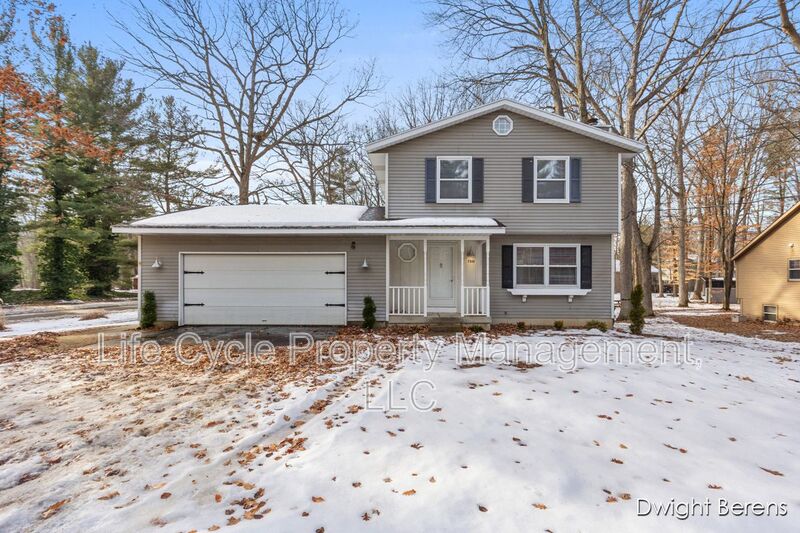 Hudsonville House: 7331 48th Avenue