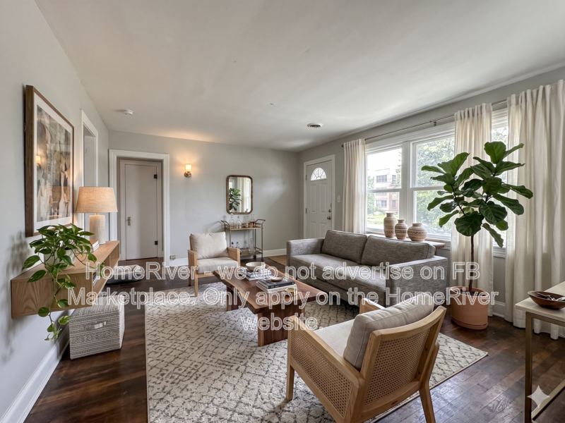 Jeffersonville House: 1448 Plank Rd