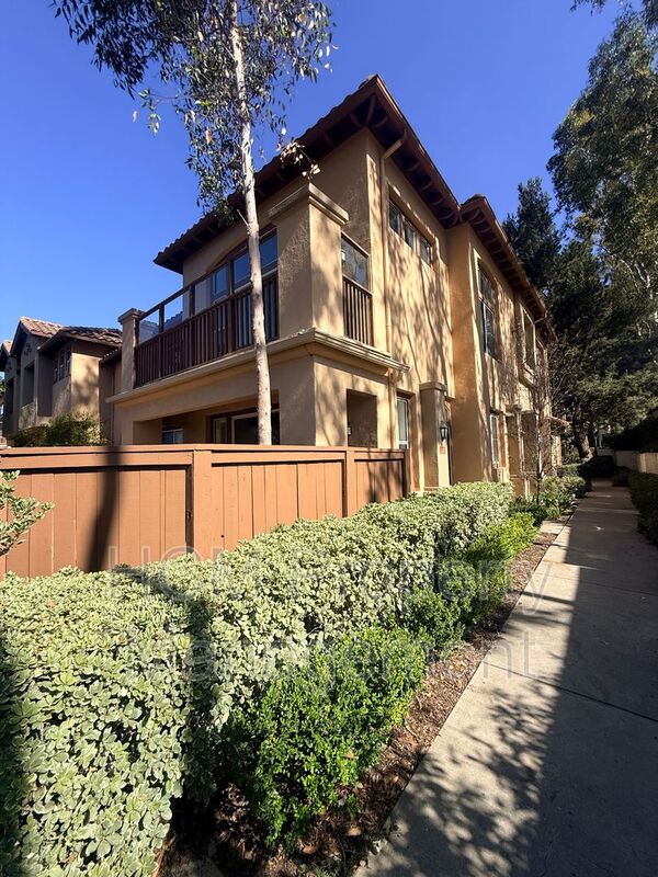 Tustin House: 2741 Dietrich Dr