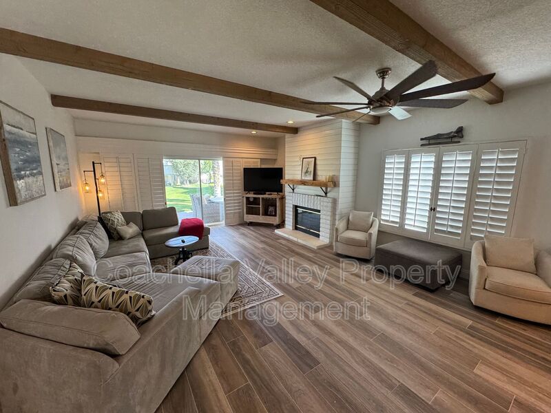 Palm Desert House: 289 Vista Royale Cir W