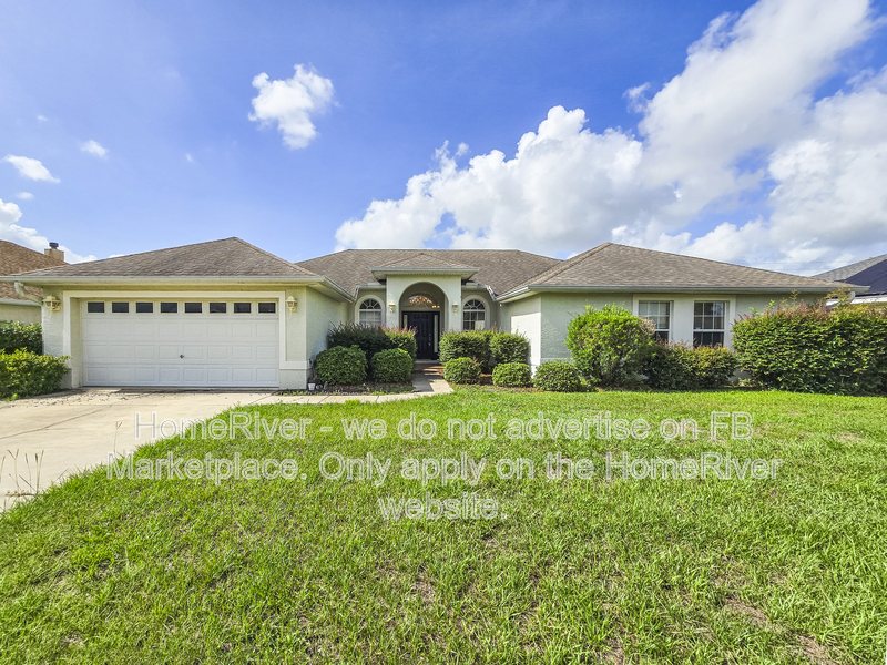 Ocala House: 705 Lake Diamond Ave