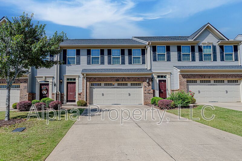 Greer Townhome: 308 Corday Ln