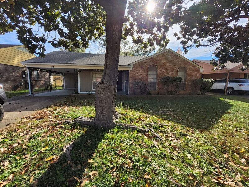 Memphis House: 19 Sullivan Dr