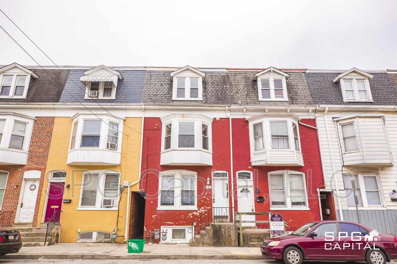 York Condo: 142 W Jackson St - B