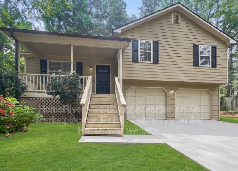 Acworth House: 555 Browning Cir