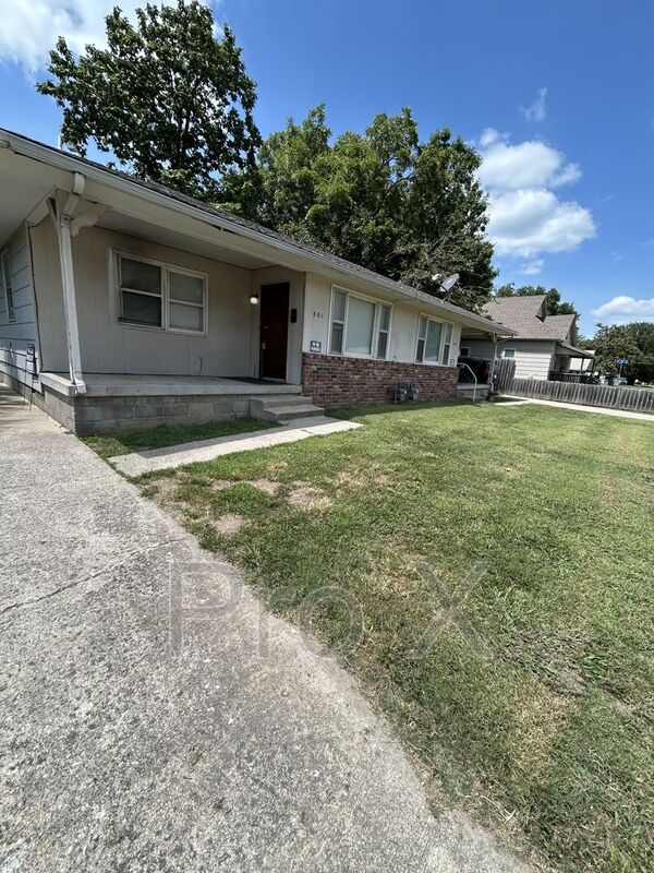 Pittsburg House: 801 N Rouse