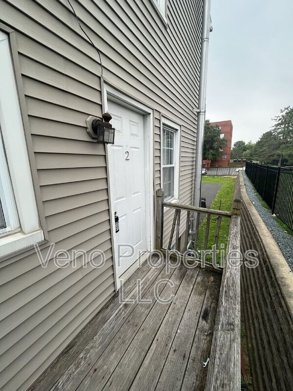 Albany House: 1688 Western Ave.