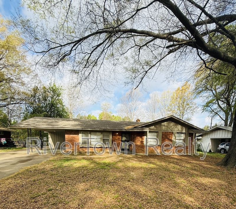 Memphis House: 4867 Dianne Dr