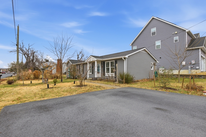 Edgewater House: 408 Salisbury Road