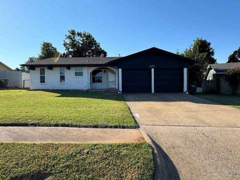 Del City House: 3524 Hillside Dr