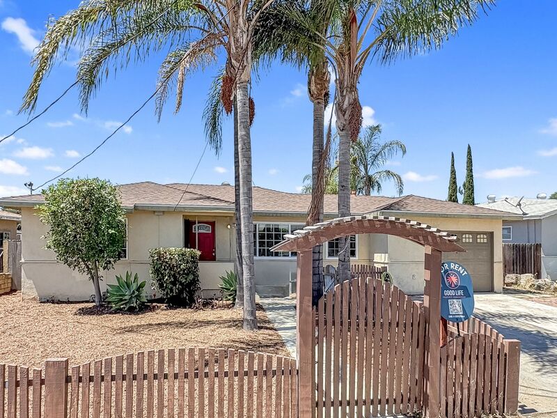 Escondido House: 839 N Midway