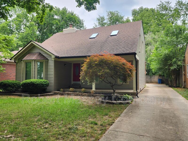 Louisville House: 819 Fountain Avenue