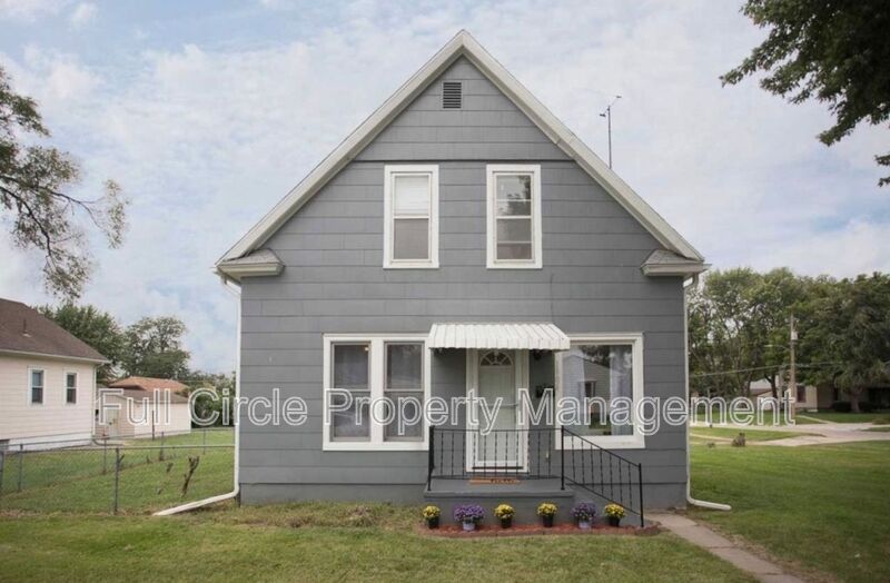 Council Bluffs House: 1904 S 8th St