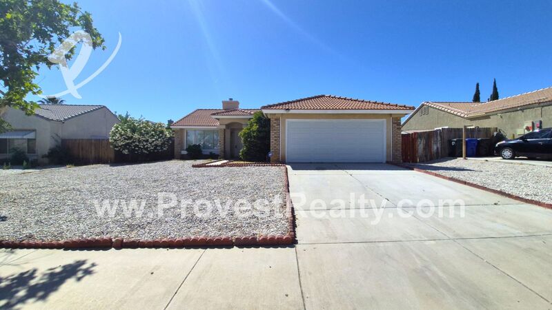 Victorville House: 13105 Bennington Dr