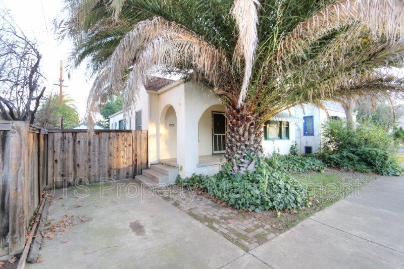 Sacramento House: 2009 27th Street