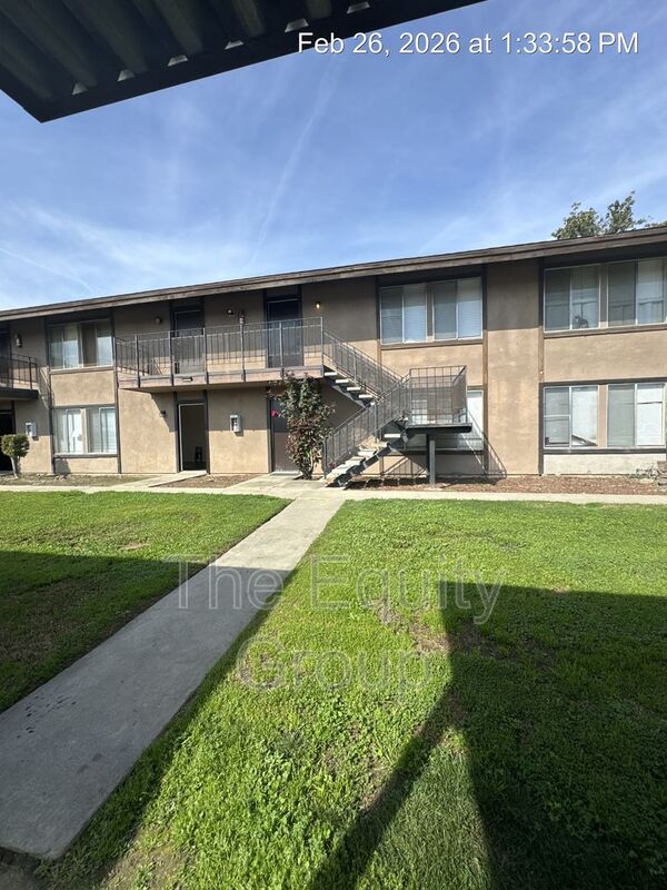 Visalia House: 3545 W Campus Ave -8