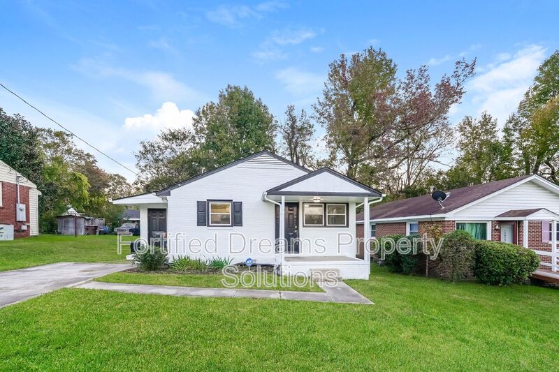 Greensboro House: 1615 Eastwood Ave