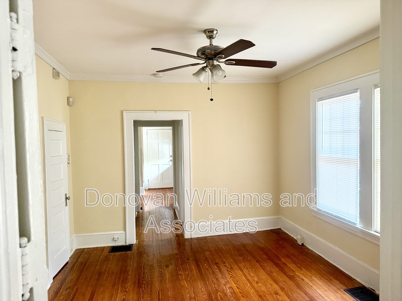 Charlotte House: 1529  Thomas Ave - B