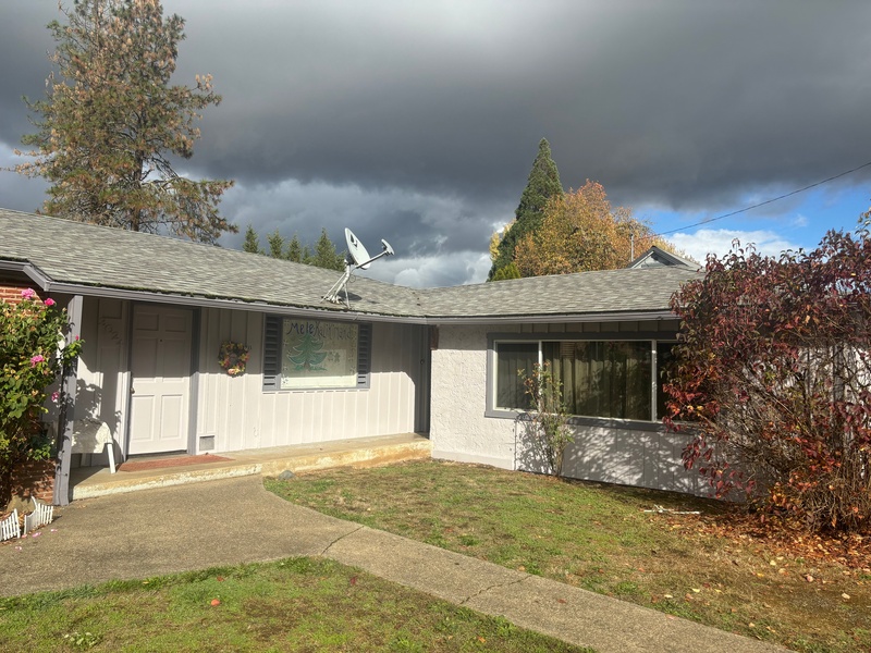 Roseburg House: 3026 NE Douglas Ave
