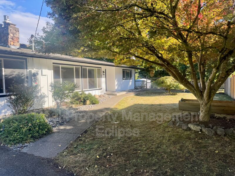 Kenmore House: 14722 84th Ave NE